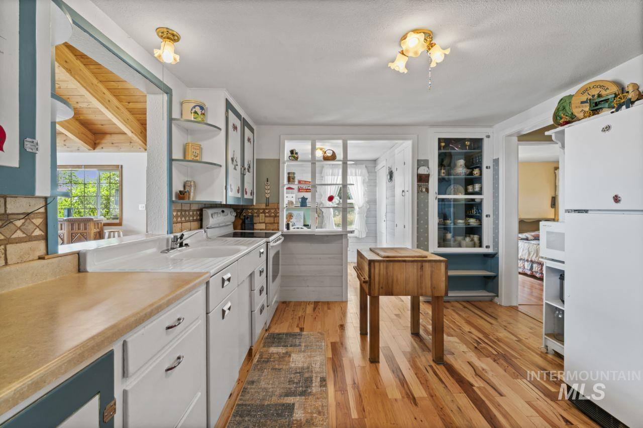 739 S Main St, Cascade, Idaho 83611, 3 Bedrooms, 1 Bathroom, Residential For Sale, Price $595,000,MLS 98989079