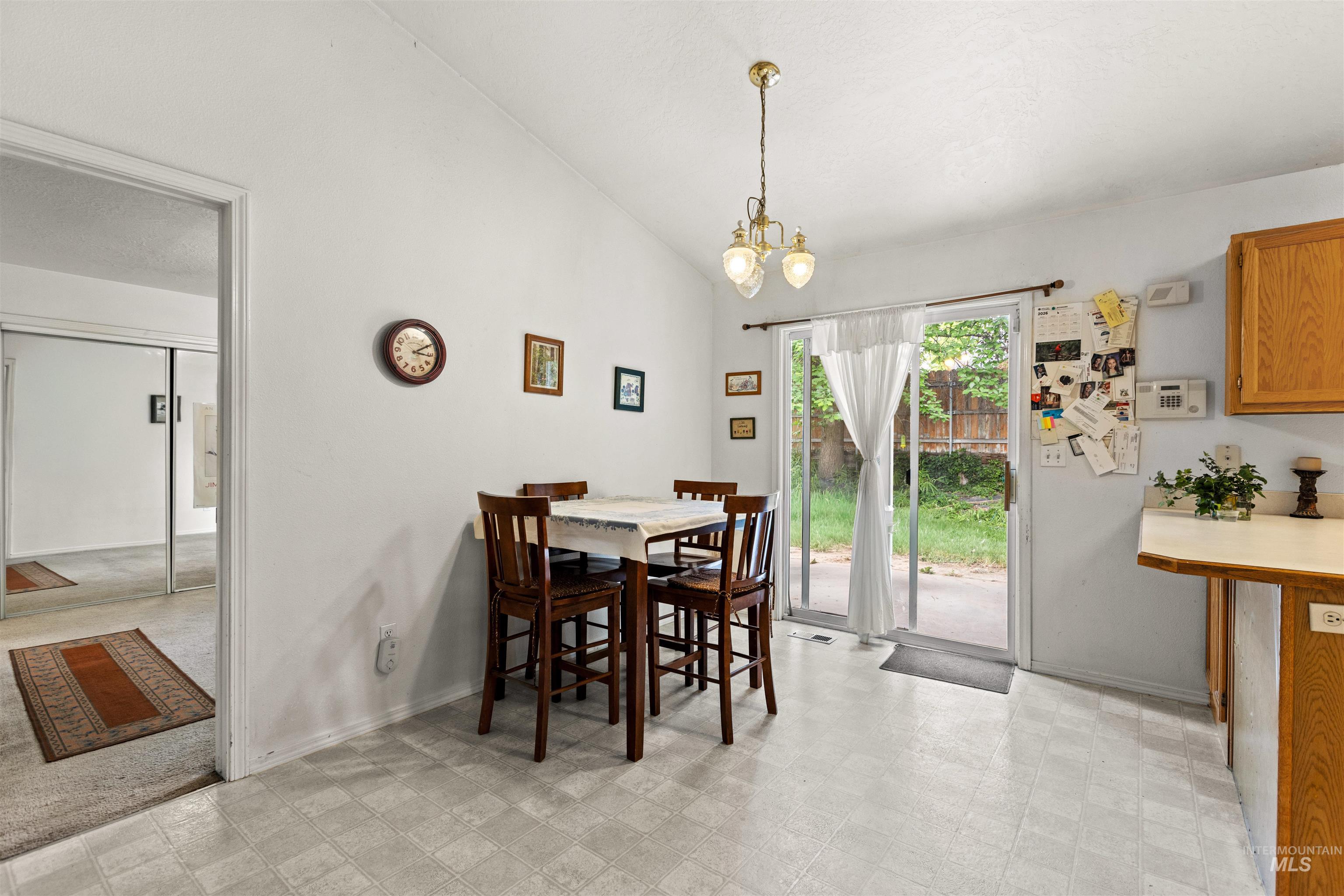 220 Palace Way, Nampa, Idaho 83687, 3 Bedrooms, 2 Bathrooms, Residential For Sale, Price $325,000,MLS 98989081