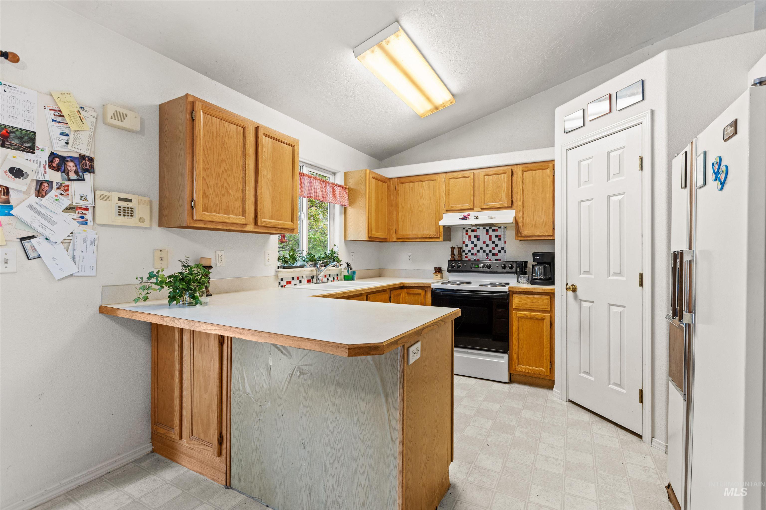 220 Palace Way, Nampa, Idaho 83687, 3 Bedrooms, 2 Bathrooms, Residential For Sale, Price $325,000,MLS 98989081