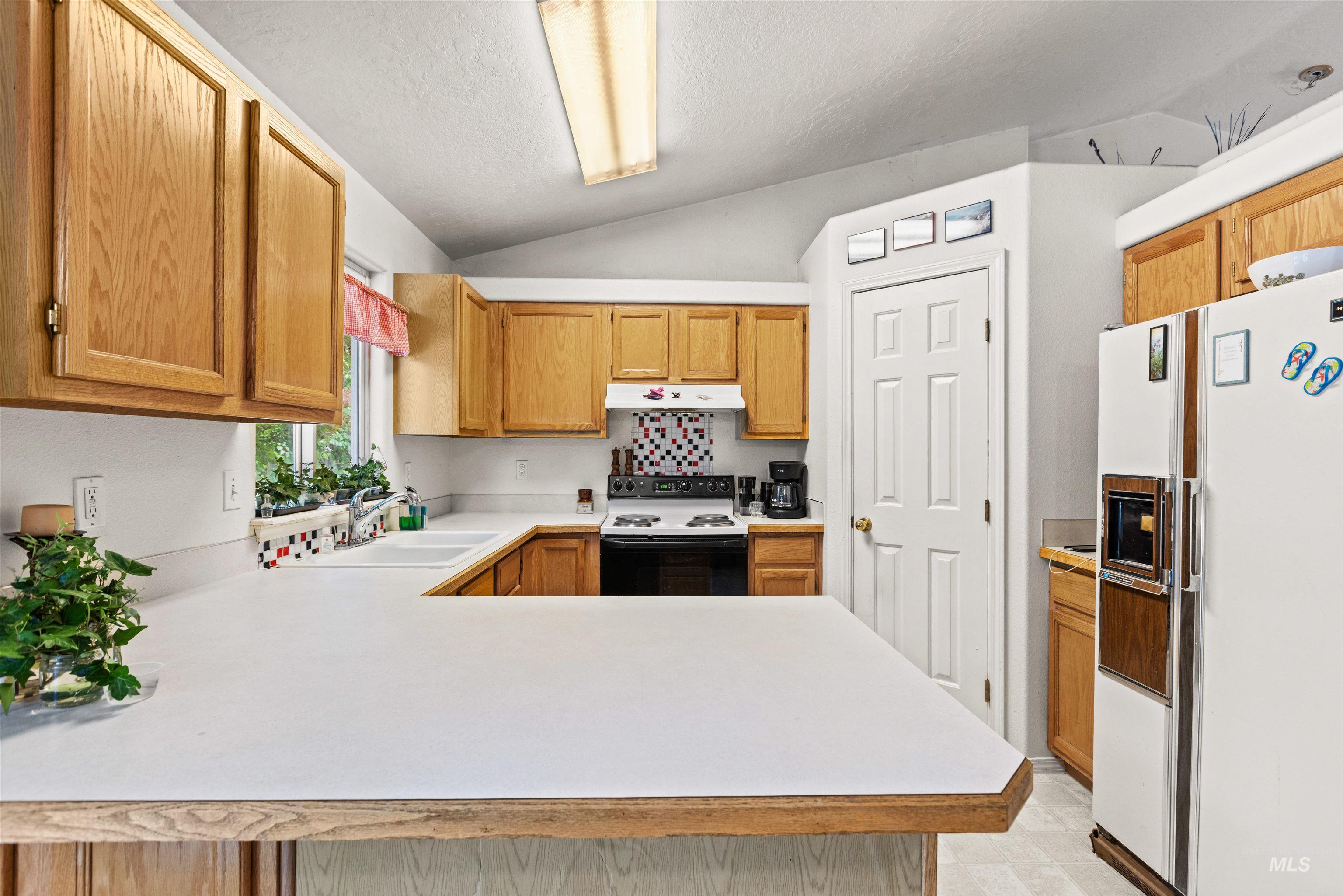 220 Palace Way, Nampa, Idaho 83687, 3 Bedrooms, 2 Bathrooms, Residential For Sale, Price $325,000,MLS 98989081