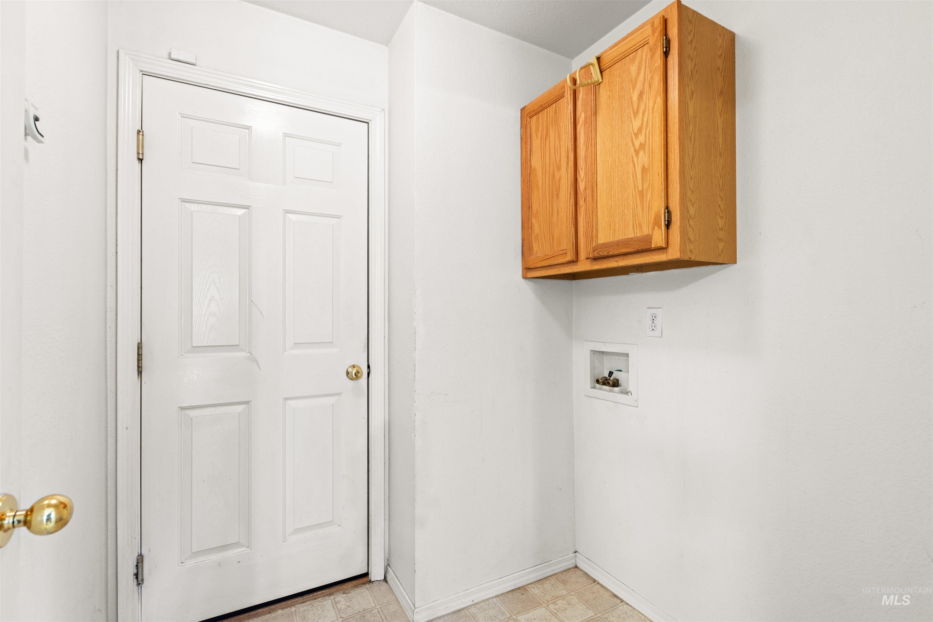 220 Palace Way, Nampa, Idaho 83687, 3 Bedrooms, 2 Bathrooms, Residential For Sale, Price $325,000,MLS 98989081