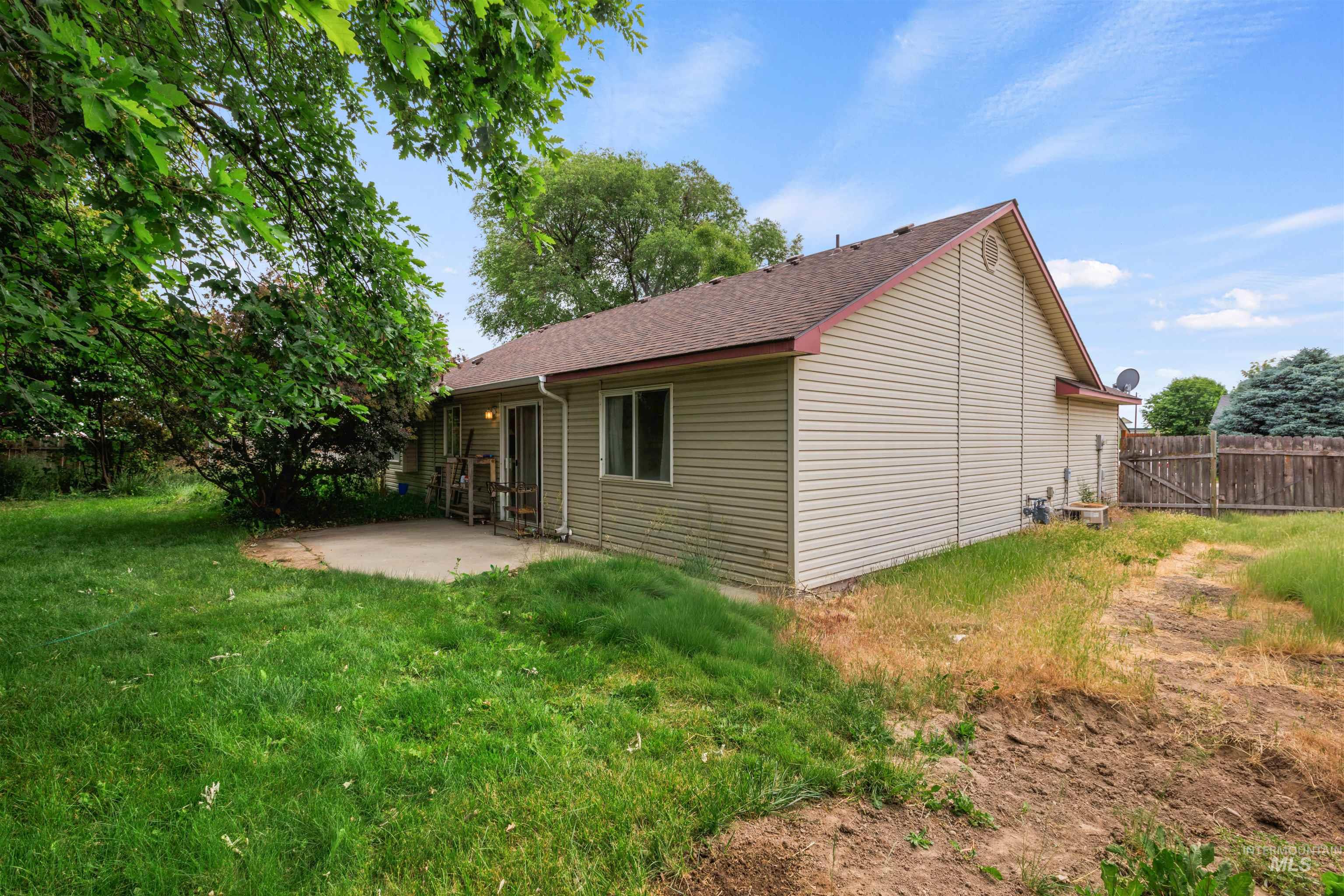 220 Palace Way, Nampa, Idaho 83687, 3 Bedrooms, 2 Bathrooms, Residential For Sale, Price $325,000,MLS 98989081