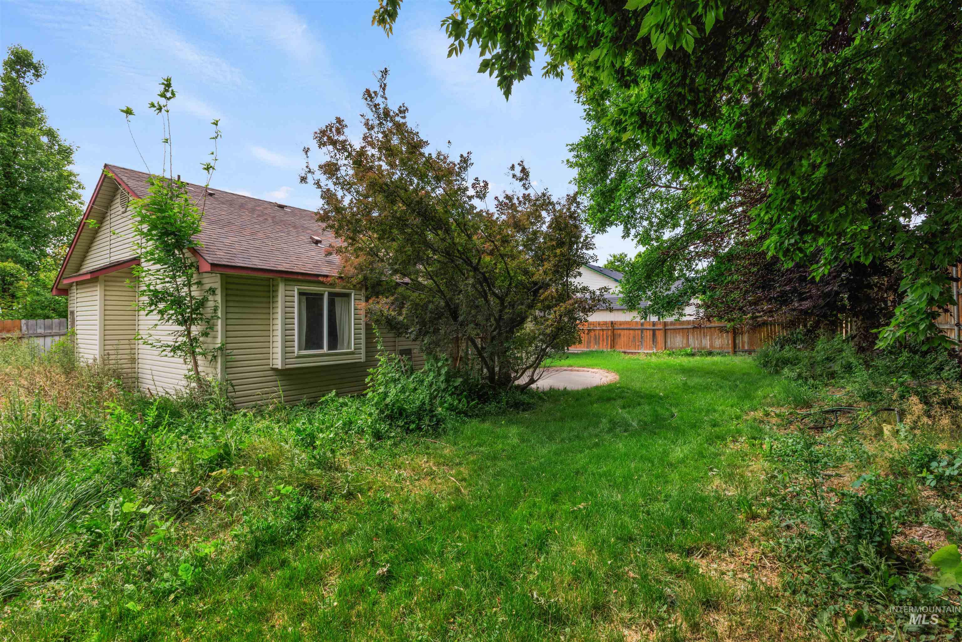 220 Palace Way, Nampa, Idaho 83687, 3 Bedrooms, 2 Bathrooms, Residential For Sale, Price $325,000,MLS 98989081