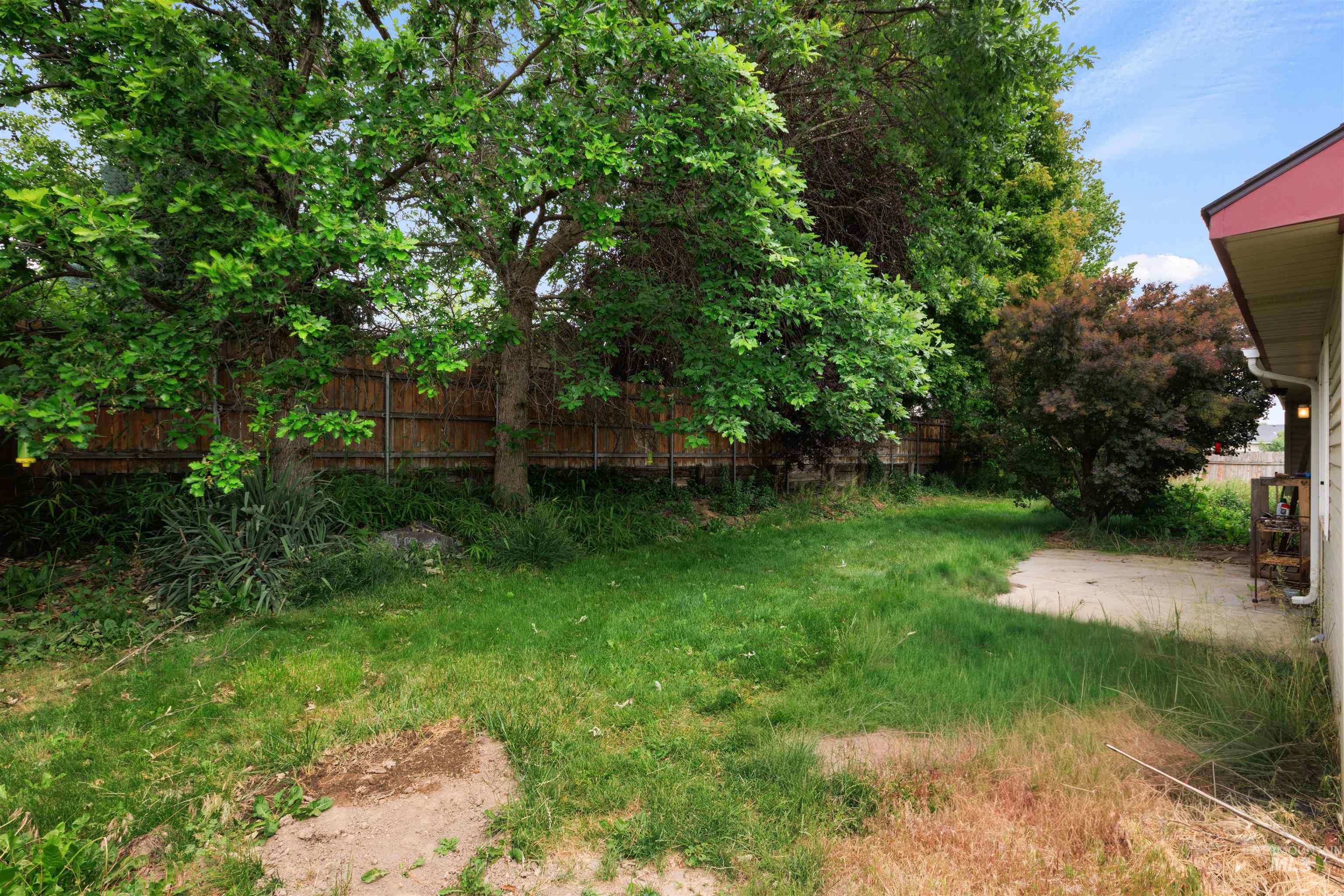 220 Palace Way, Nampa, Idaho 83687, 3 Bedrooms, 2 Bathrooms, Residential For Sale, Price $325,000,MLS 98989081