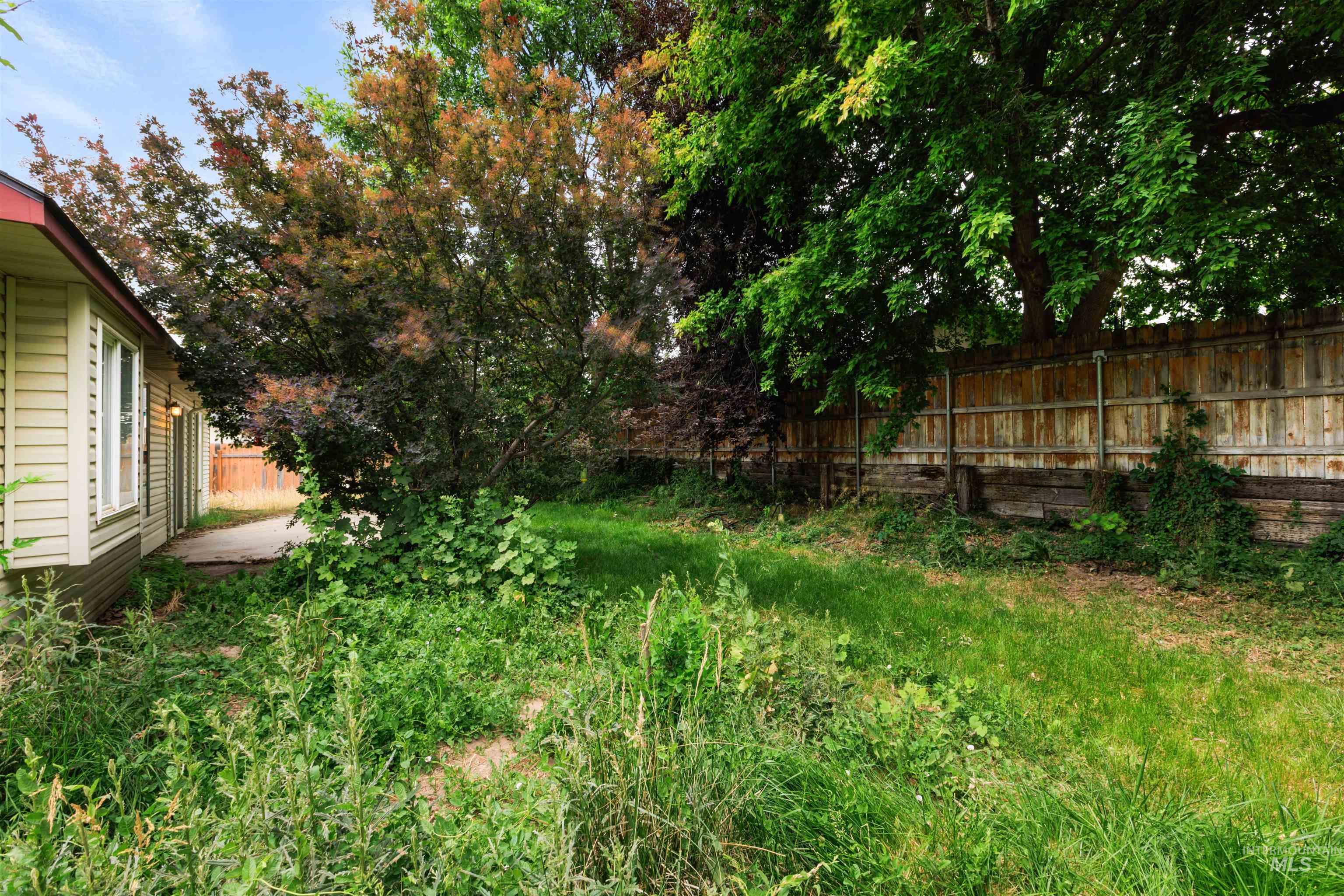 220 Palace Way, Nampa, Idaho 83687, 3 Bedrooms, 2 Bathrooms, Residential For Sale, Price $325,000,MLS 98989081
