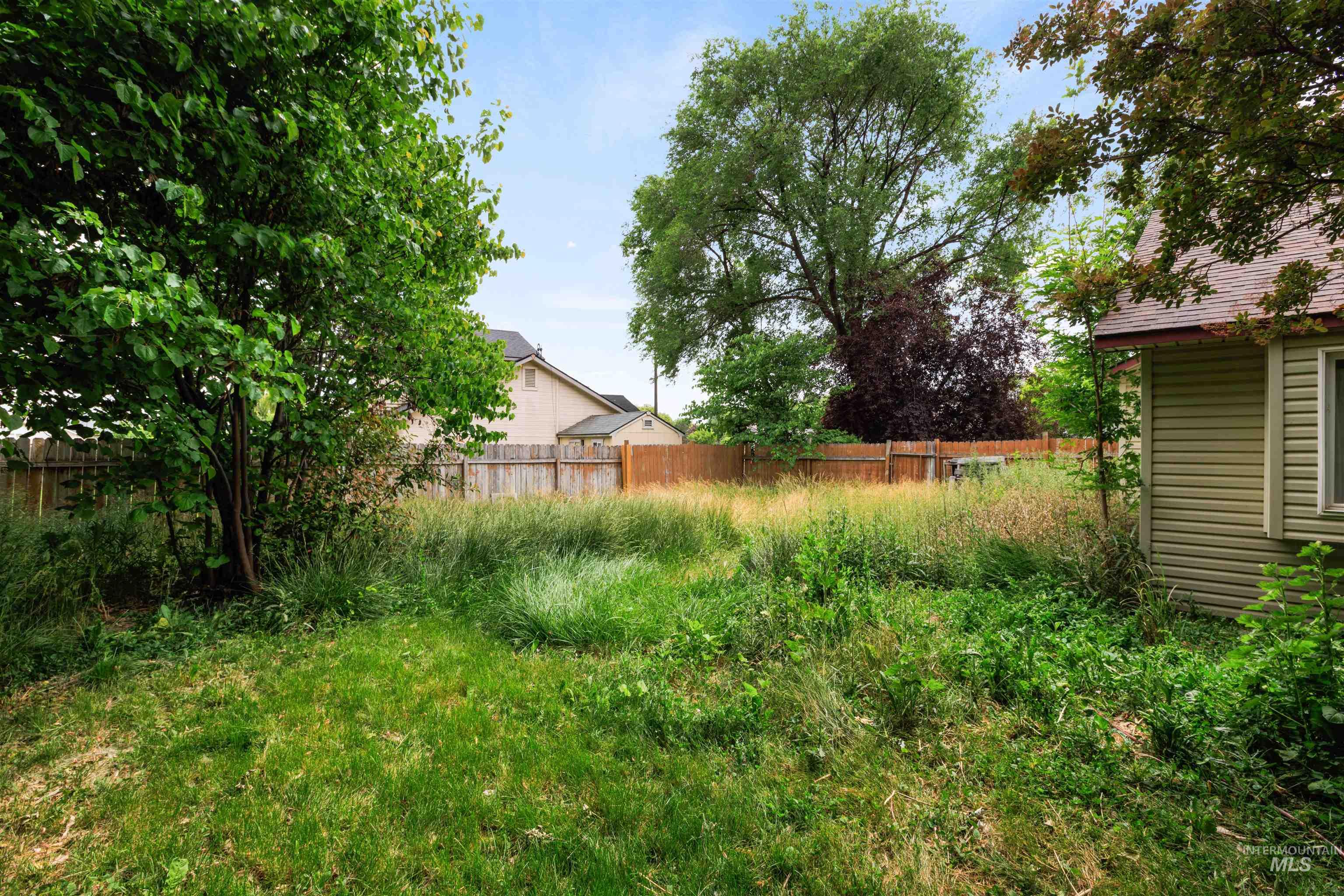 220 Palace Way, Nampa, Idaho 83687, 3 Bedrooms, 2 Bathrooms, Residential For Sale, Price $325,000,MLS 98989081