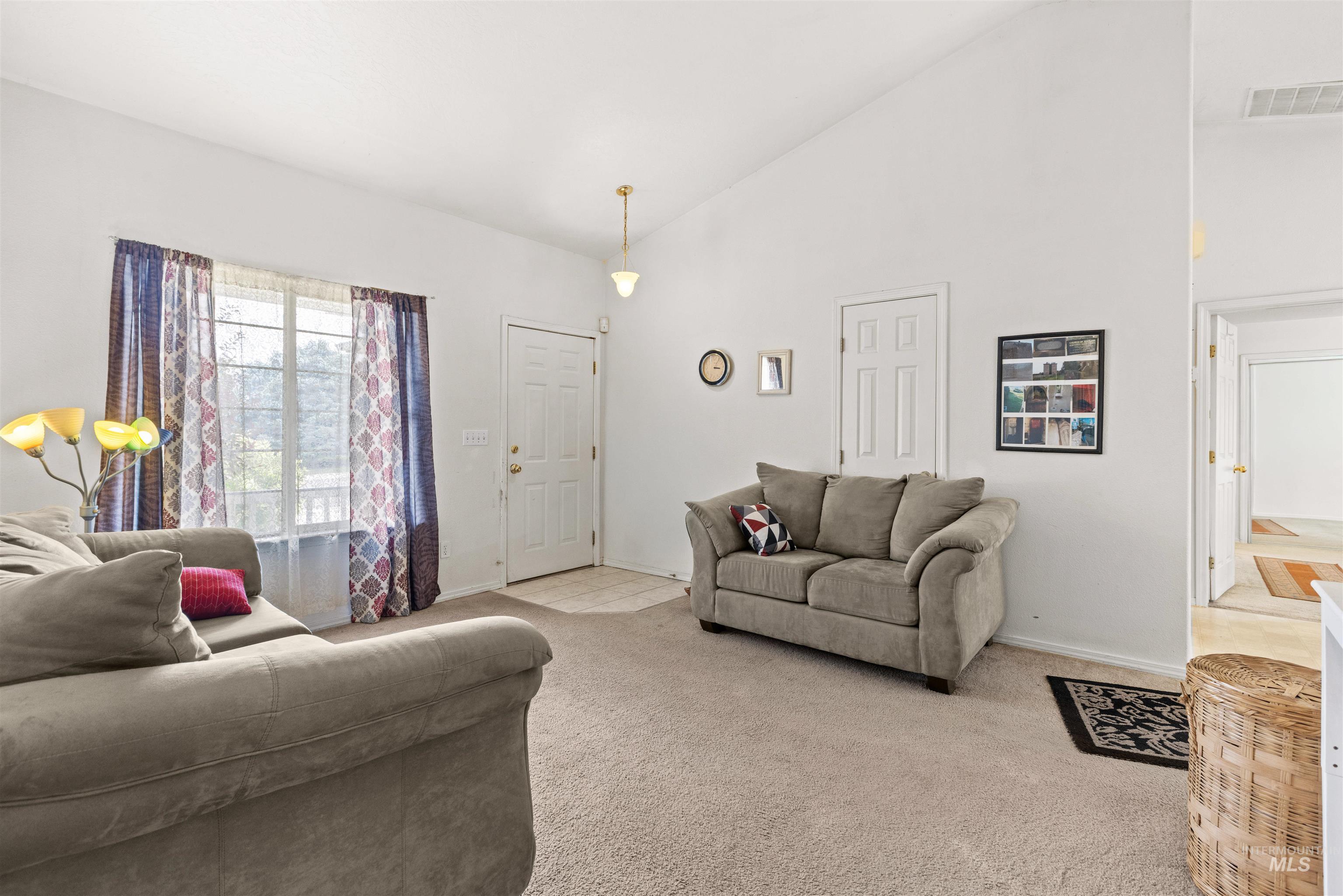 220 Palace Way, Nampa, Idaho 83687, 3 Bedrooms, 2 Bathrooms, Residential For Sale, Price $325,000,MLS 98989081