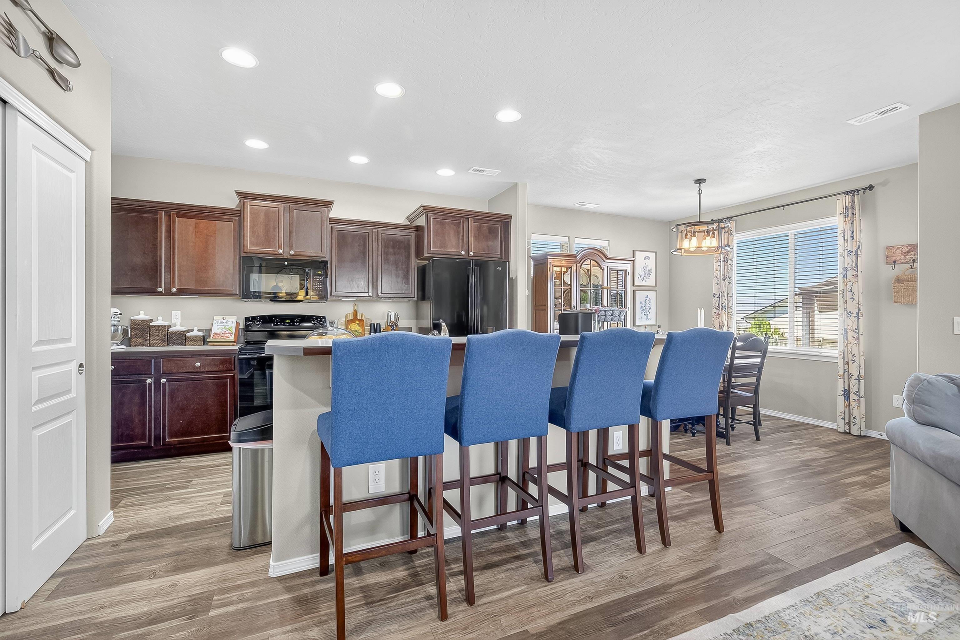 1717 Pioneer Drive, Lewiston, Idaho 83501, 3 Bedrooms, 3 Bathrooms, Residential For Sale, Price $489,900,MLS 98989083