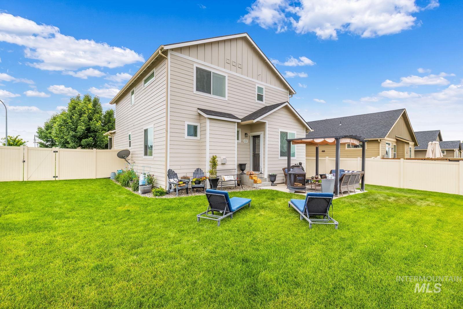 1717 Pioneer Drive, Lewiston, Idaho 83501, 3 Bedrooms, 3 Bathrooms, Residential For Sale, Price $489,900,MLS 98989083