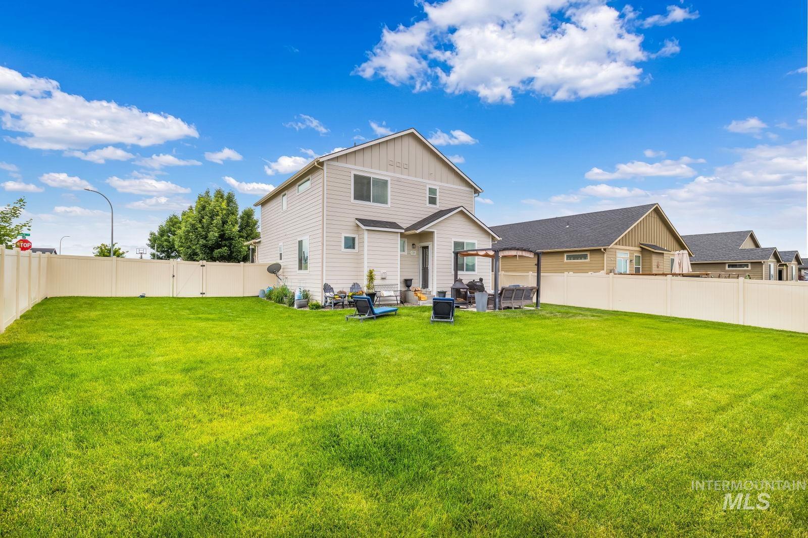 1717 Pioneer Drive, Lewiston, Idaho 83501, 3 Bedrooms, 3 Bathrooms, Residential For Sale, Price $489,900,MLS 98989083