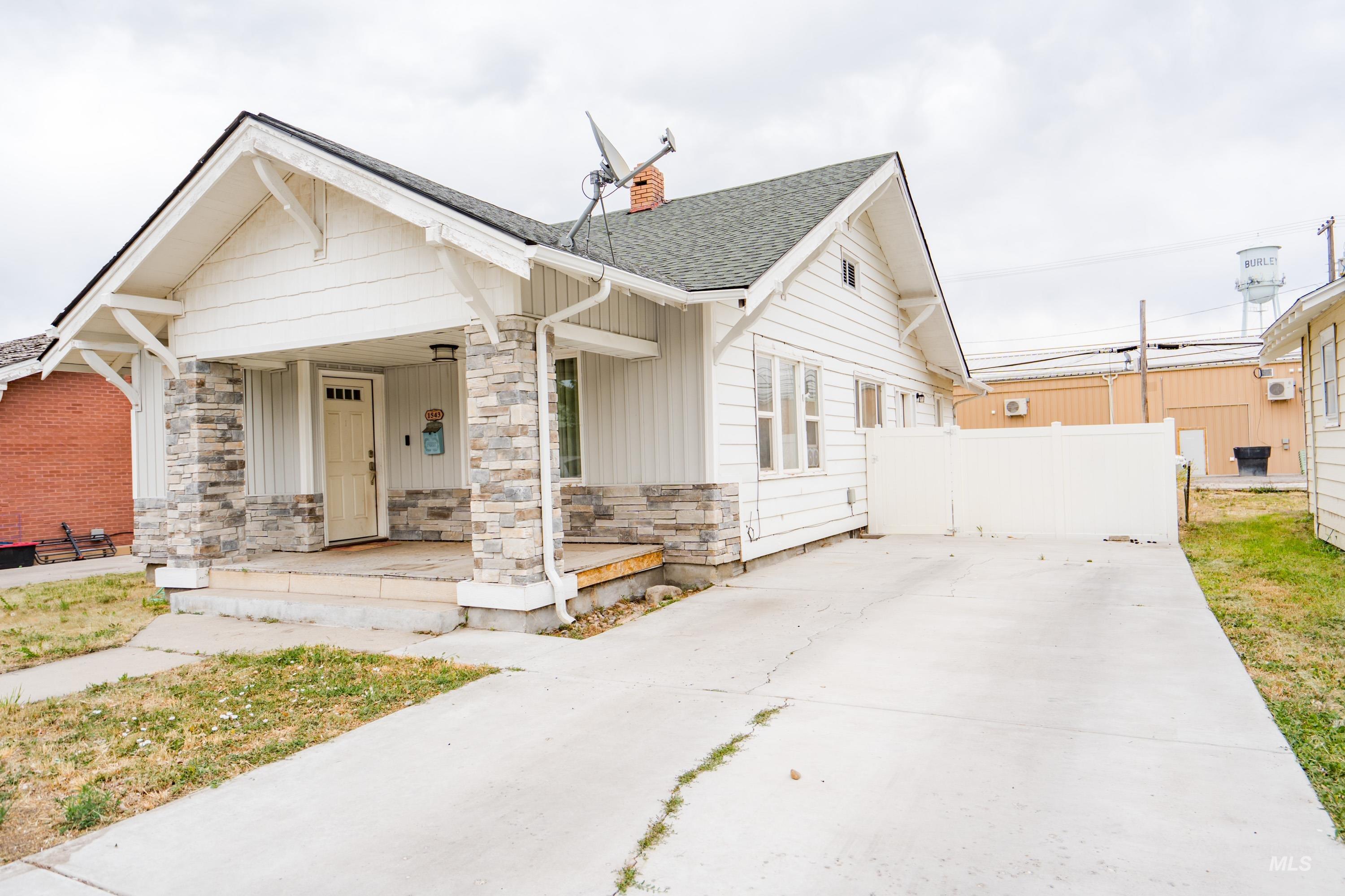 1543 Oakley Ave, Burley, Idaho 83318, 3 Bedrooms, 2 Bathrooms, Residential For Sale, Price $260,000,MLS 98989087