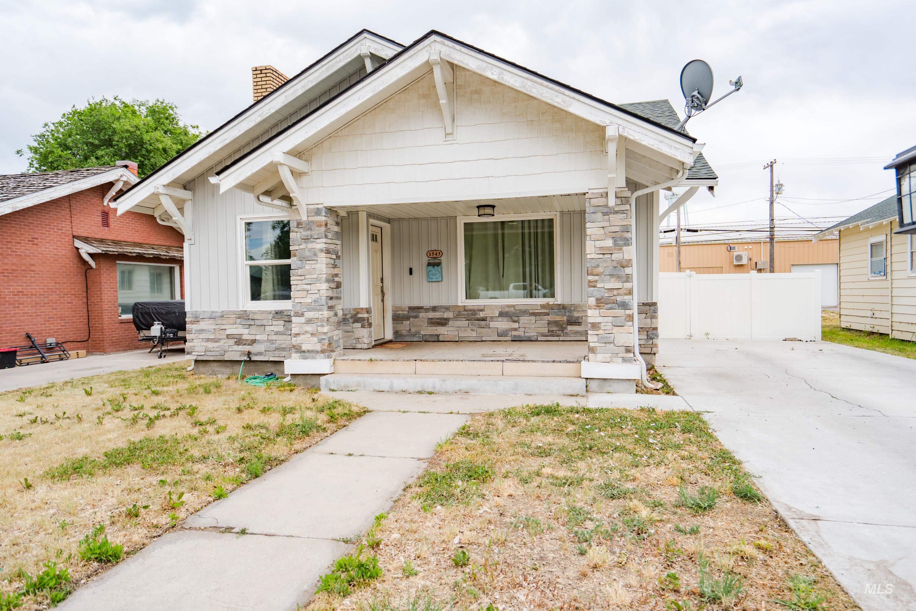 1543 Oakley Ave, Burley, Idaho 83318, 3 Bedrooms, 2 Bathrooms, Residential For Sale, Price $260,000,MLS 98989087