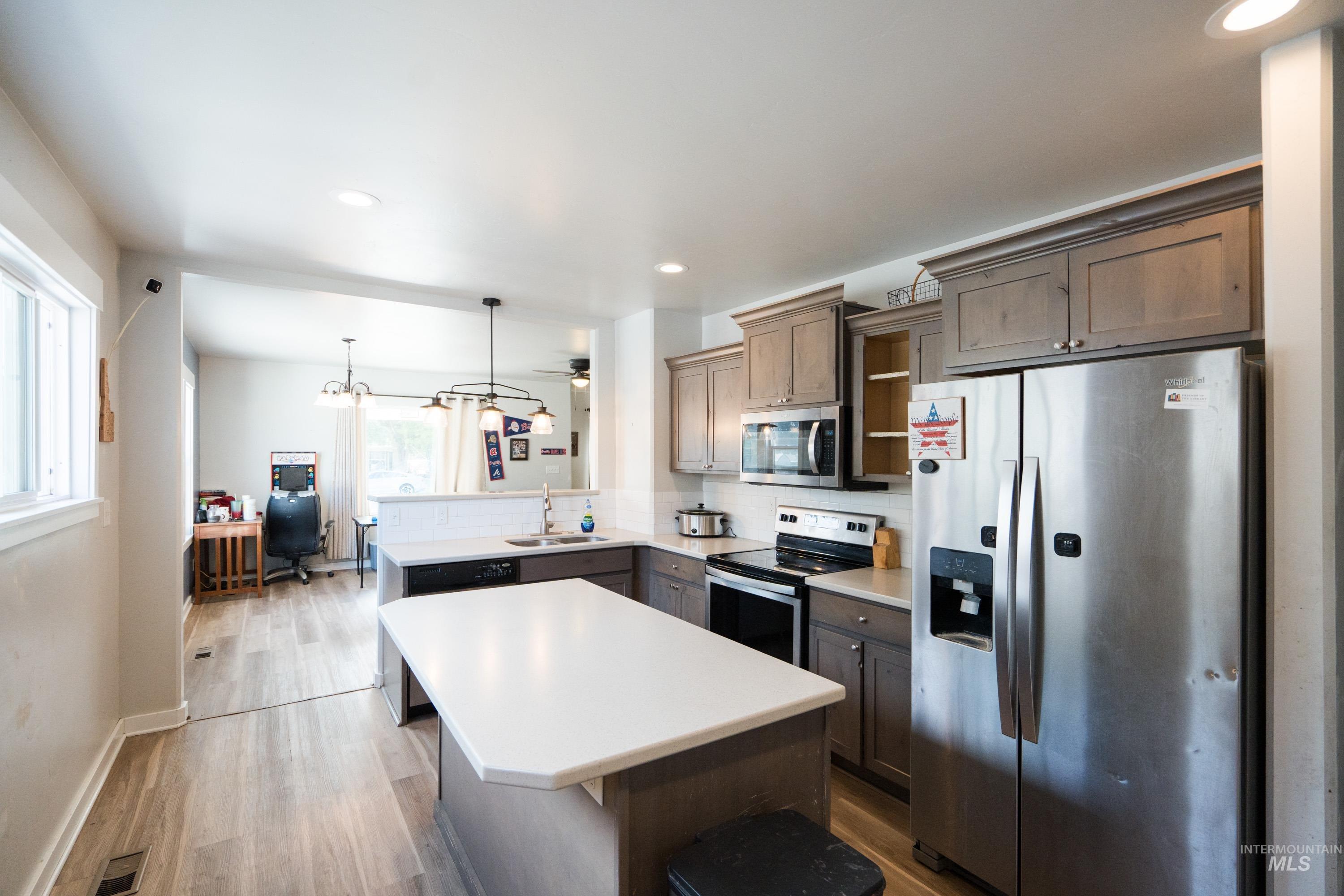 1543 Oakley Ave, Burley, Idaho 83318, 3 Bedrooms, 2 Bathrooms, Residential For Sale, Price $260,000,MLS 98989087