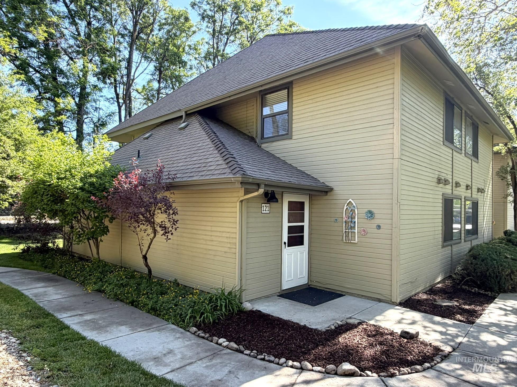 3585 S Gekeler Ln, Boise, Idaho 83706, 3 Bedrooms, 2 Bathrooms, Residential For Sale, Price $360,000,MLS 98989093