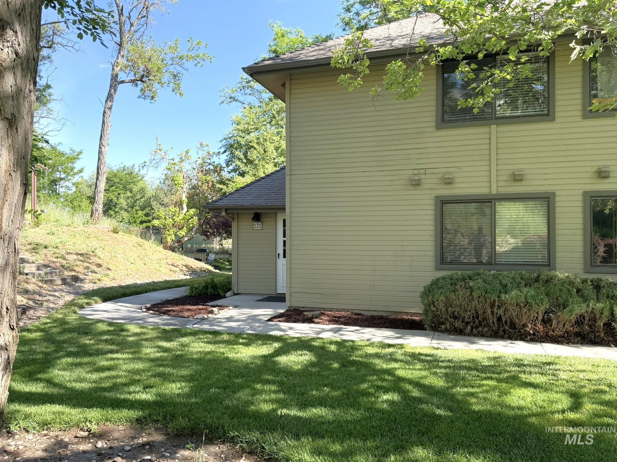 3585 S Gekeler Ln, Boise, Idaho 83706, 3 Bedrooms, 2 Bathrooms, Residential For Sale, Price $360,000,MLS 98989093