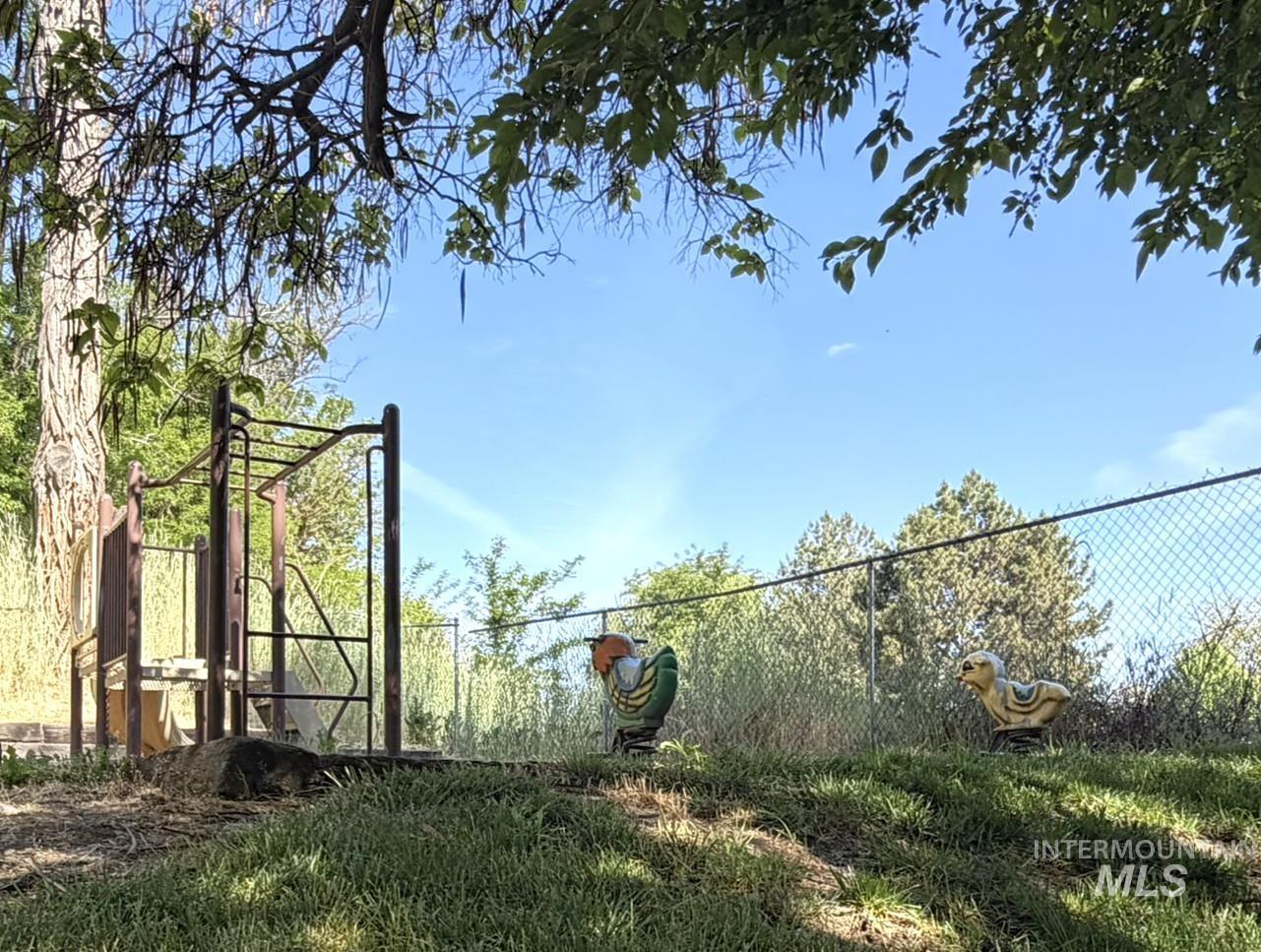 3585 S Gekeler Ln, Boise, Idaho 83706, 3 Bedrooms, 2 Bathrooms, Residential For Sale, Price $360,000,MLS 98989093