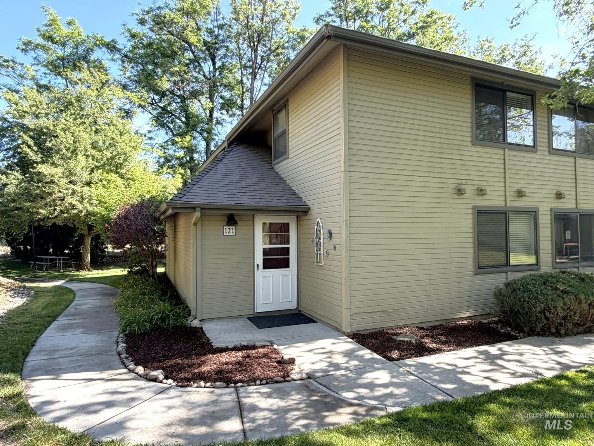3585 S Gekeler Ln, Boise, Idaho 83706, 3 Bedrooms, 2 Bathrooms, Residential For Sale, Price $360,000,MLS 98989093