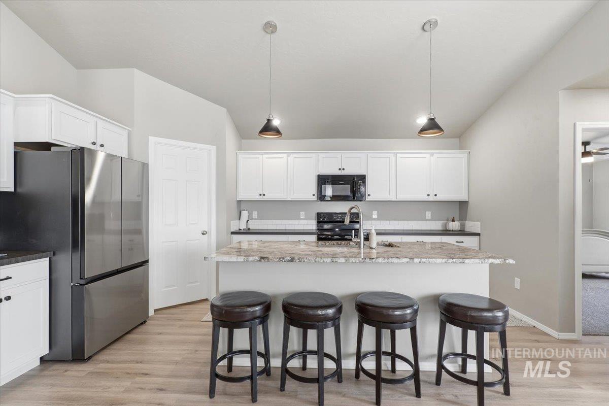 3948 E Jamestown Drive, Nampa, Idaho 83686, 4 Bedrooms, 2.5 Bathrooms, Residential For Sale, Price $454,900,MLS 98989094