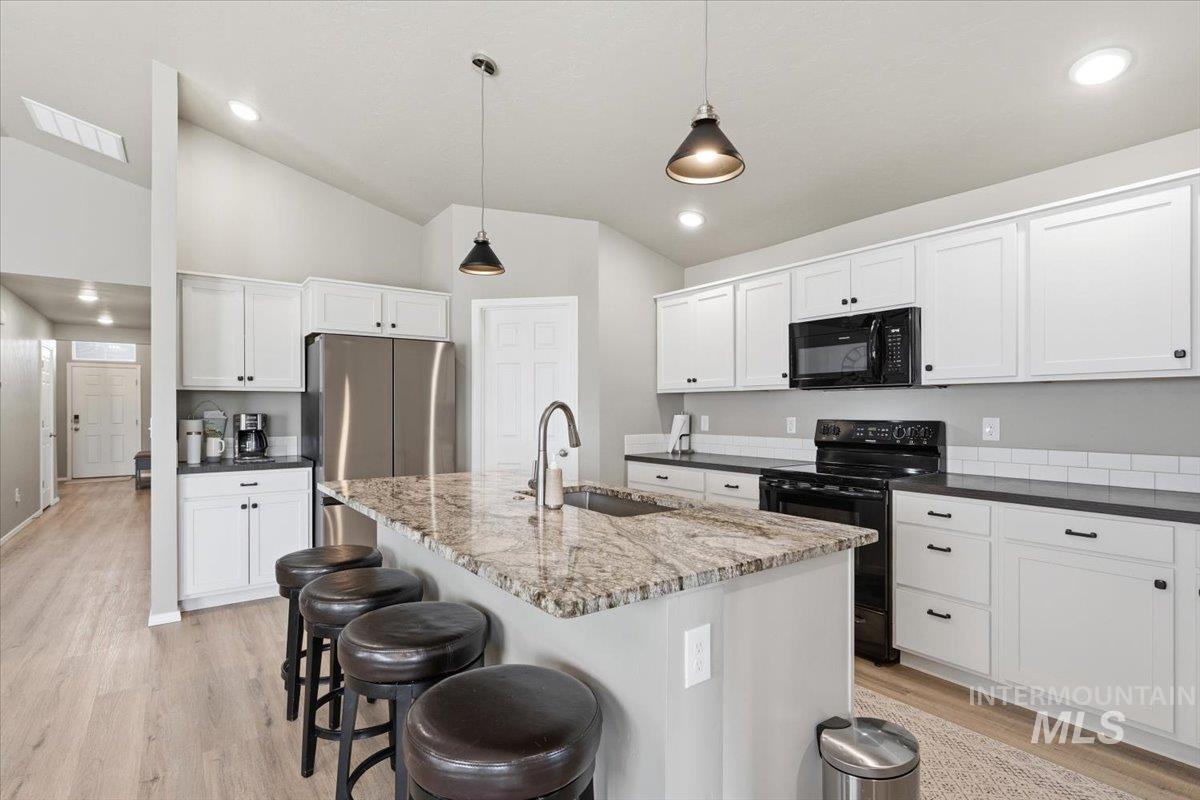 3948 E Jamestown Drive, Nampa, Idaho 83686, 4 Bedrooms, 2.5 Bathrooms, Residential For Sale, Price $454,900,MLS 98989094
