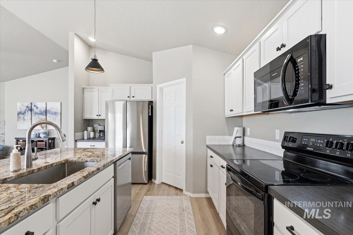 3948 E Jamestown Drive, Nampa, Idaho 83686, 4 Bedrooms, 2.5 Bathrooms, Residential For Sale, Price $454,900,MLS 98989094