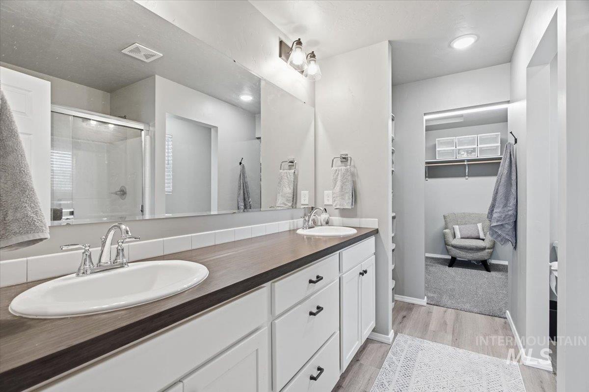 3948 E Jamestown Drive, Nampa, Idaho 83686, 4 Bedrooms, 2.5 Bathrooms, Residential For Sale, Price $454,900,MLS 98989094