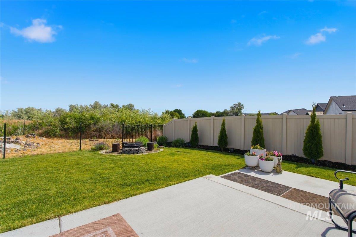 3948 E Jamestown Drive, Nampa, Idaho 83686, 4 Bedrooms, 2.5 Bathrooms, Residential For Sale, Price $454,900,MLS 98989094