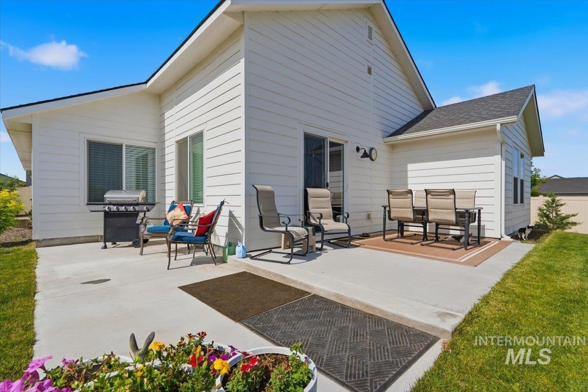 3948 E Jamestown Drive, Nampa, Idaho 83686, 4 Bedrooms, 2.5 Bathrooms, Residential For Sale, Price $454,900,MLS 98989094