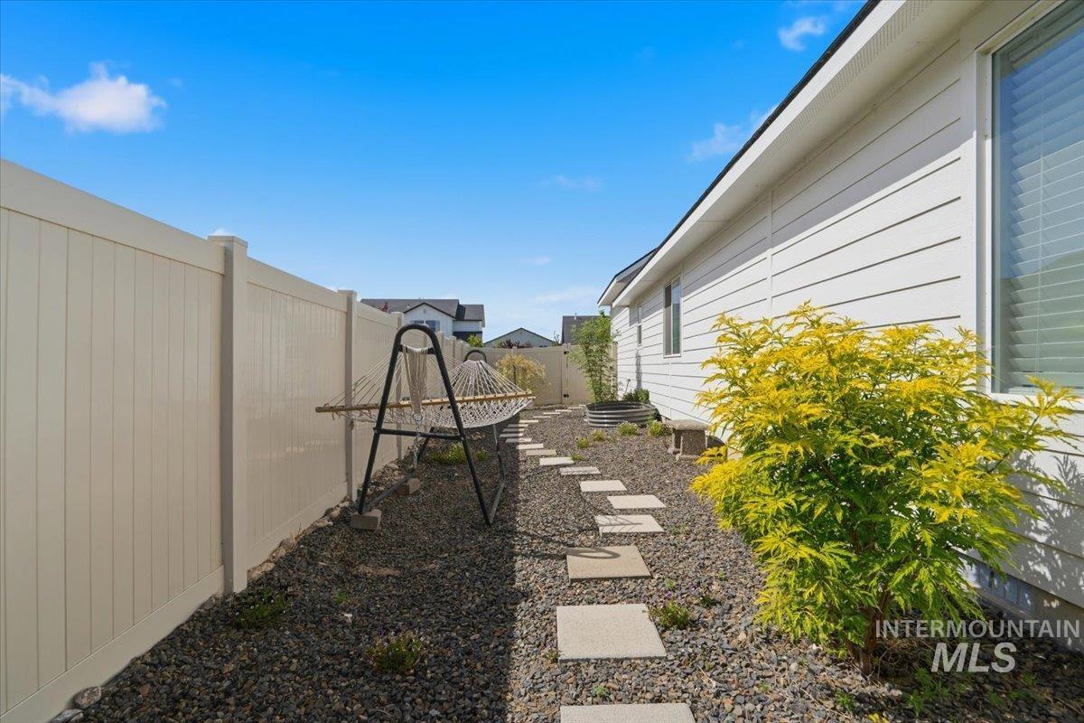 3948 E Jamestown Drive, Nampa, Idaho 83686, 4 Bedrooms, 2.5 Bathrooms, Residential For Sale, Price $454,900,MLS 98989094