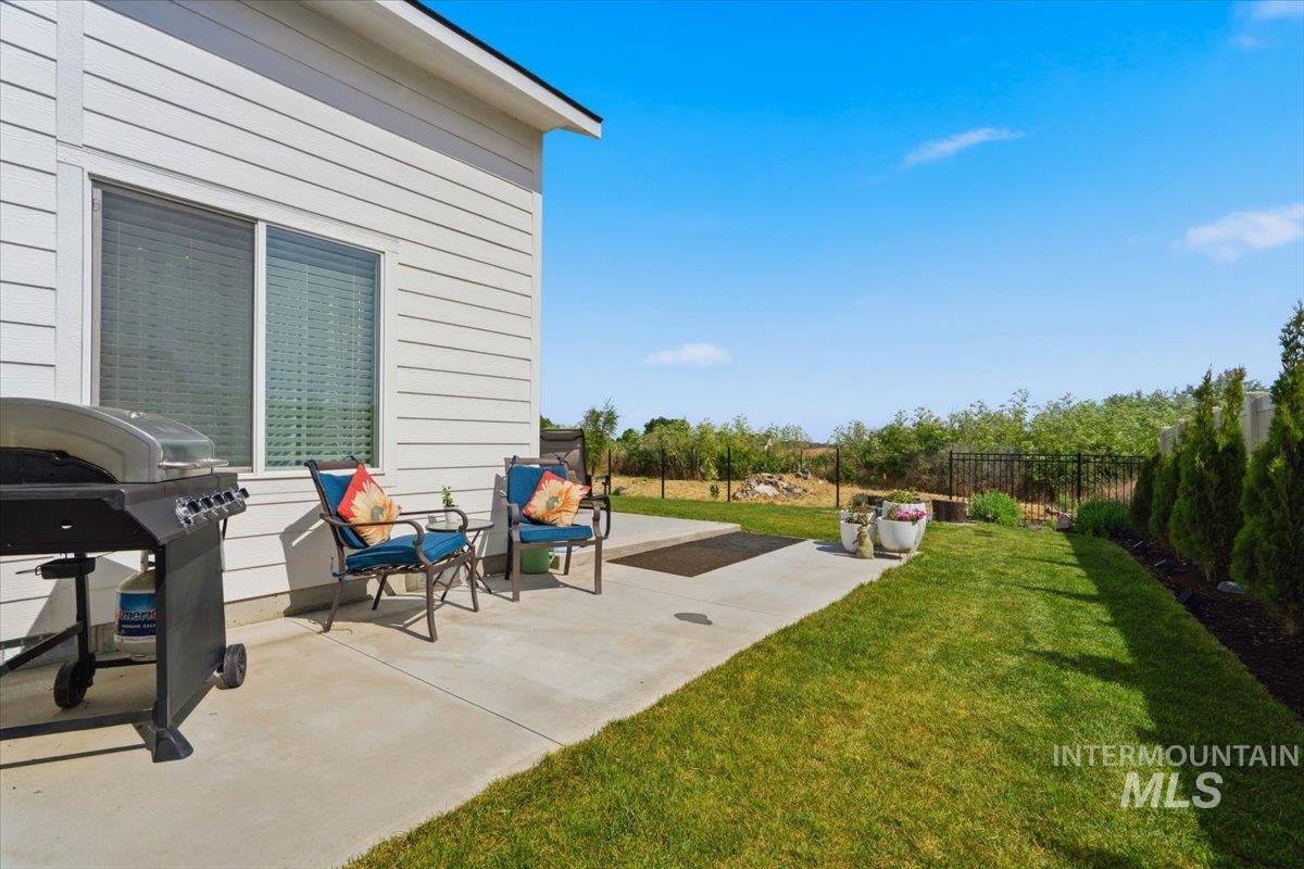 3948 E Jamestown Drive, Nampa, Idaho 83686, 4 Bedrooms, 2.5 Bathrooms, Residential For Sale, Price $454,900,MLS 98989094