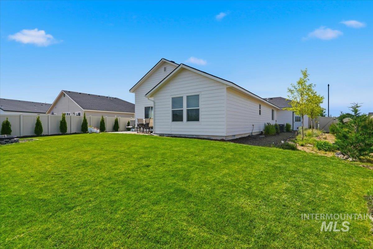 3948 E Jamestown Drive, Nampa, Idaho 83686, 4 Bedrooms, 2.5 Bathrooms, Residential For Sale, Price $454,900,MLS 98989094