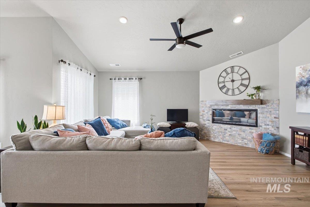 3948 E Jamestown Drive, Nampa, Idaho 83686, 4 Bedrooms, 2.5 Bathrooms, Residential For Sale, Price $454,900,MLS 98989094