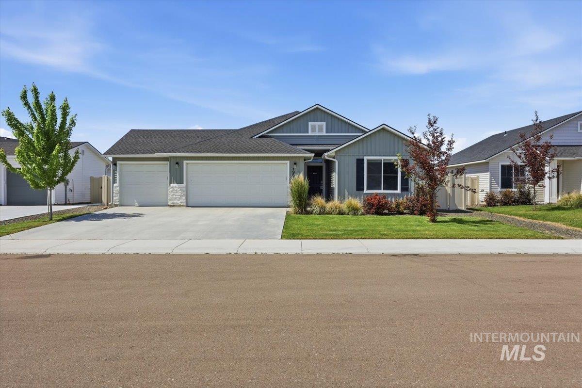 19657 Alleghenny Way, Caldwell, Idaho 83605, 4 Bedrooms, 2 Bathrooms, Residential For Sale, Price $430,000,MLS 98989095