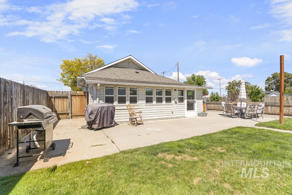 508 S Whitley, Fruitland, Idaho 83619, 4 Bedrooms, 1.5 Bathrooms, Residential For Sale, Price $465,000,MLS 98989098