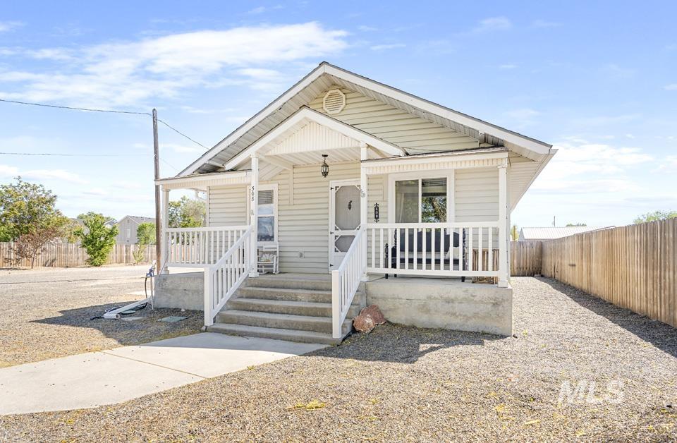 508 S Whitley, Fruitland, Idaho 83619, 4 Bedrooms, 1.5 Bathrooms, Residential For Sale, Price $465,000,MLS 98989098