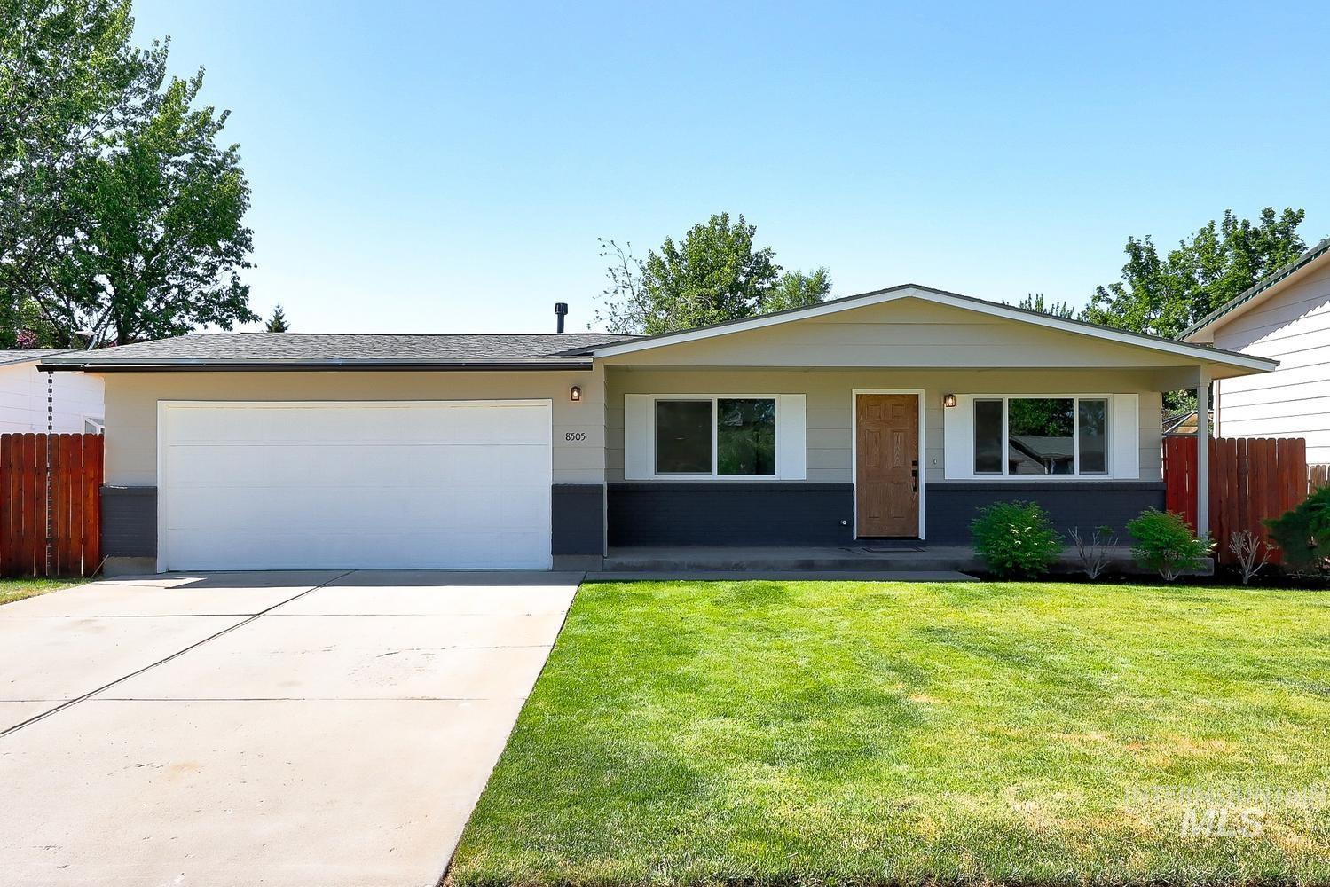 8505 W Canterbury Dr, Boise, Idaho 83704-5604, 3 Bedrooms, 1.5 Bathrooms, Residential For Sale, Price $425,000,MLS 98989100
