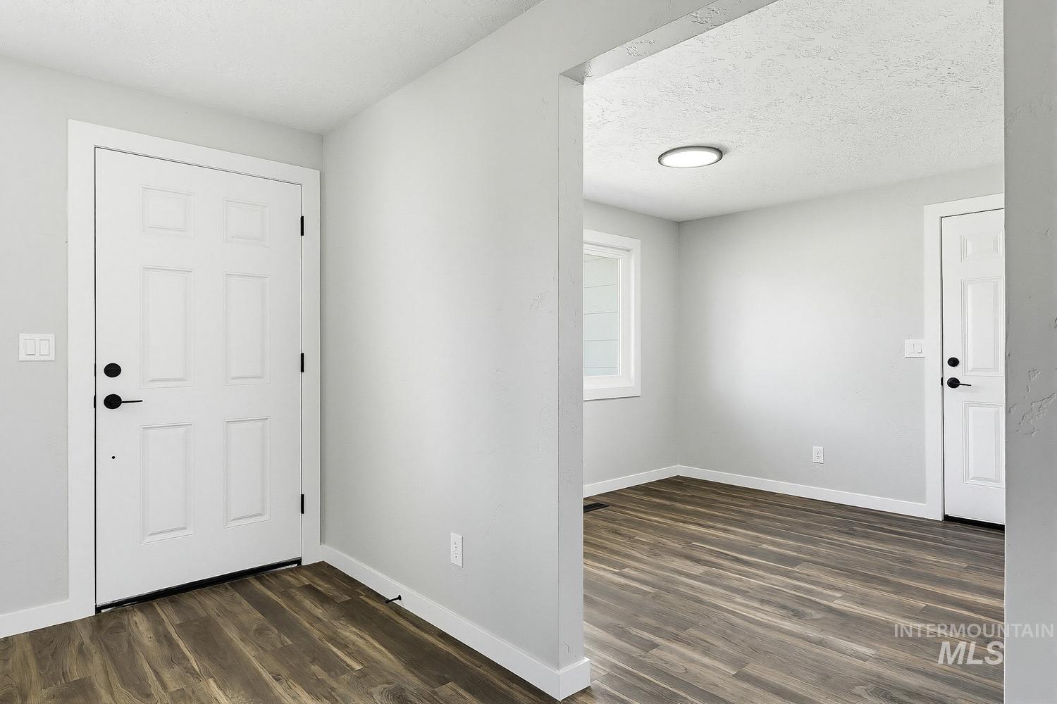 8505 W Canterbury Dr, Boise, Idaho 83704-5604, 3 Bedrooms, 1.5 Bathrooms, Residential For Sale, Price $425,000,MLS 98989100