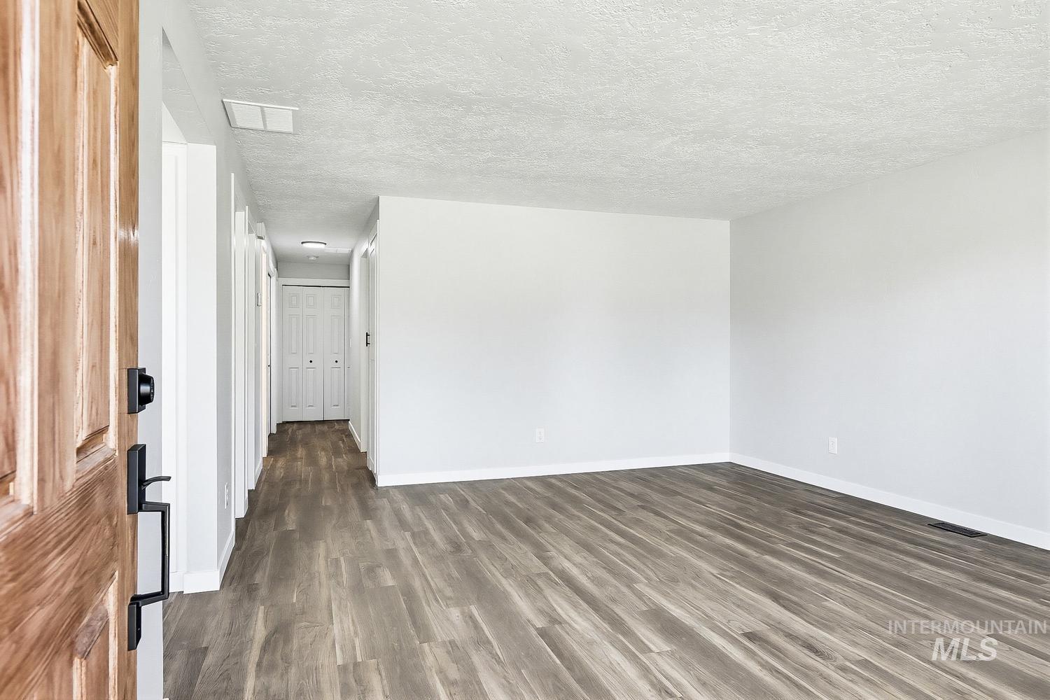 8505 W Canterbury Dr, Boise, Idaho 83704-5604, 3 Bedrooms, 1.5 Bathrooms, Residential For Sale, Price $425,000,MLS 98989100