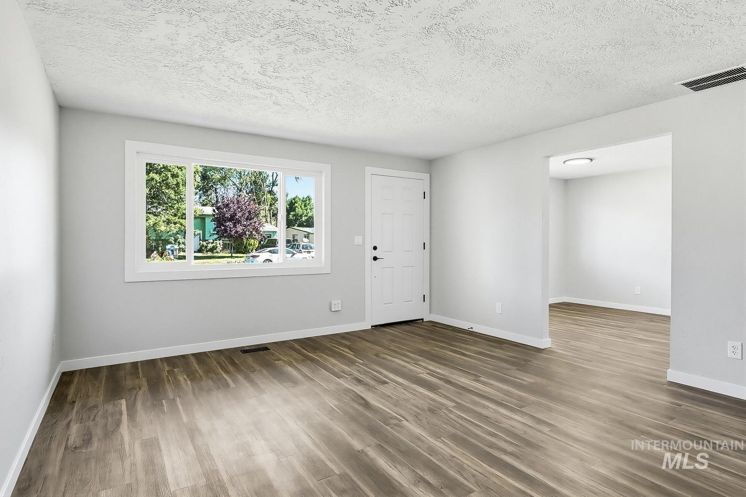 8505 W Canterbury Dr, Boise, Idaho 83704-5604, 3 Bedrooms, 1.5 Bathrooms, Residential For Sale, Price $425,000,MLS 98989100