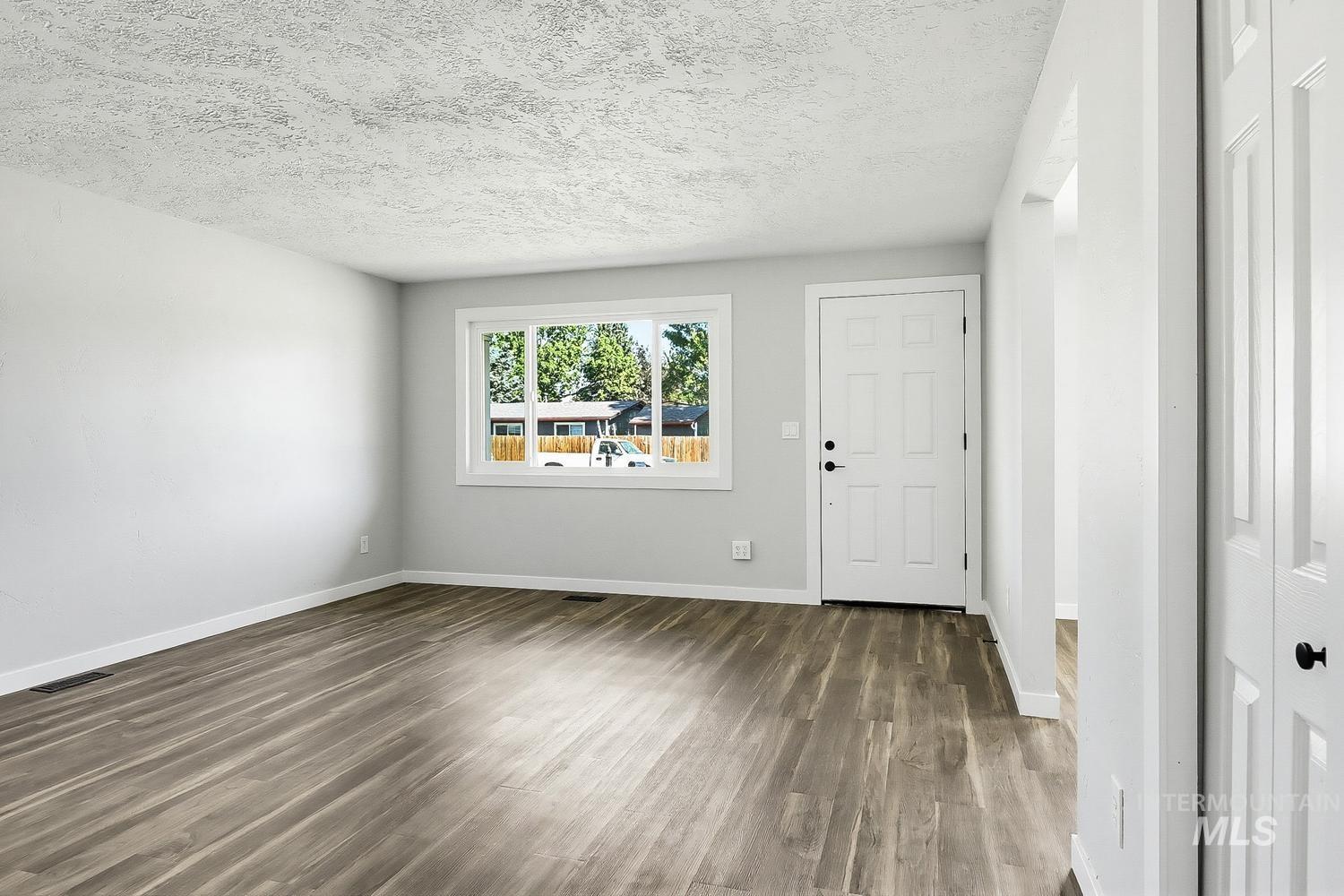 8505 W Canterbury Dr, Boise, Idaho 83704-5604, 3 Bedrooms, 1.5 Bathrooms, Residential For Sale, Price $425,000,MLS 98989100