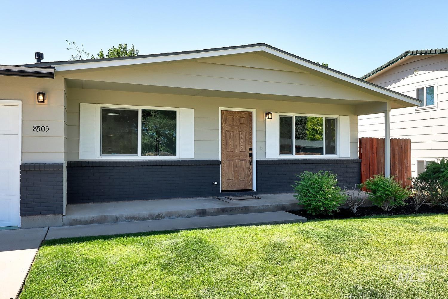 8505 W Canterbury Dr, Boise, Idaho 83704-5604, 3 Bedrooms, 1.5 Bathrooms, Residential For Sale, Price $425,000,MLS 98989100