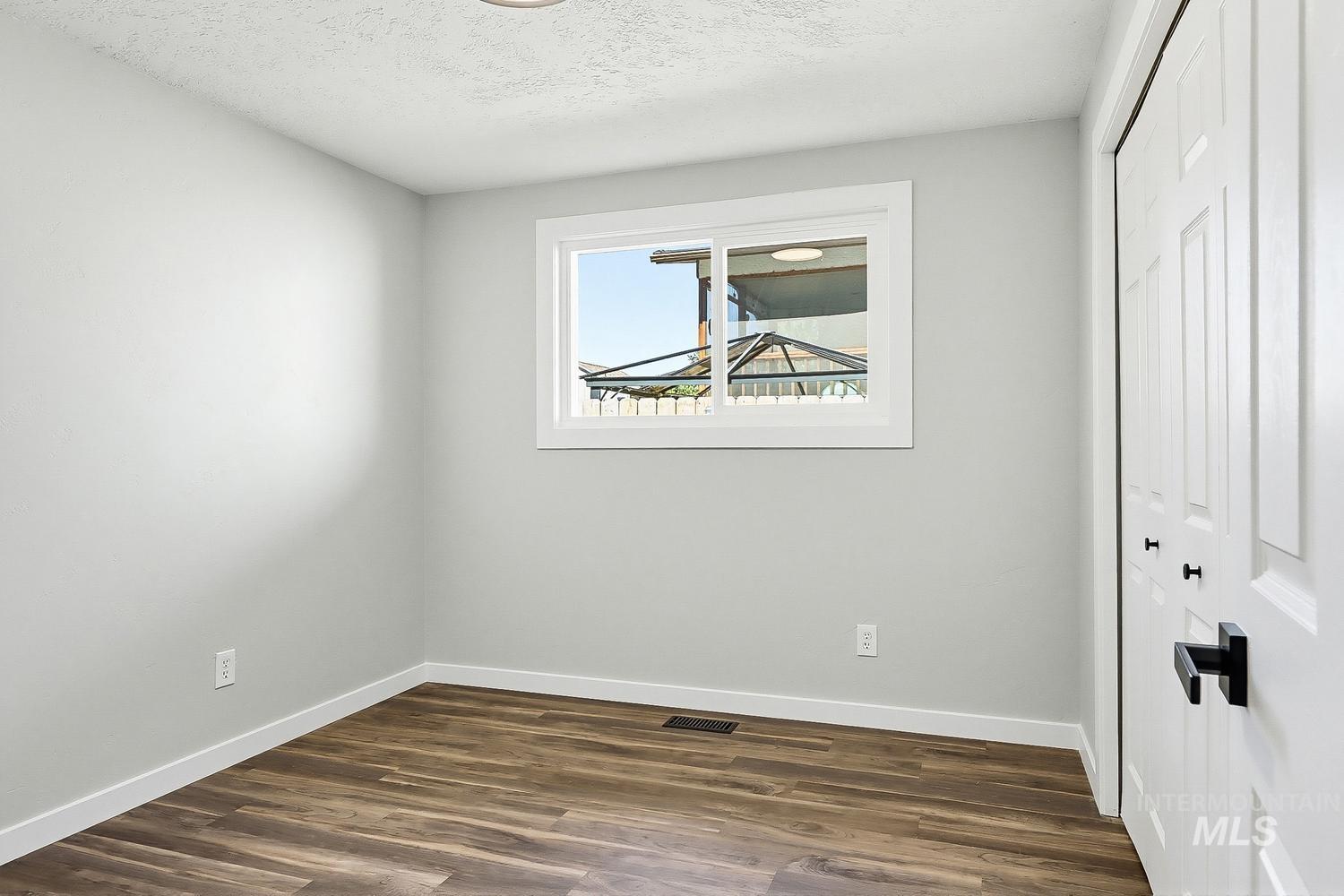 8505 W Canterbury Dr, Boise, Idaho 83704-5604, 3 Bedrooms, 1.5 Bathrooms, Residential For Sale, Price $425,000,MLS 98989100