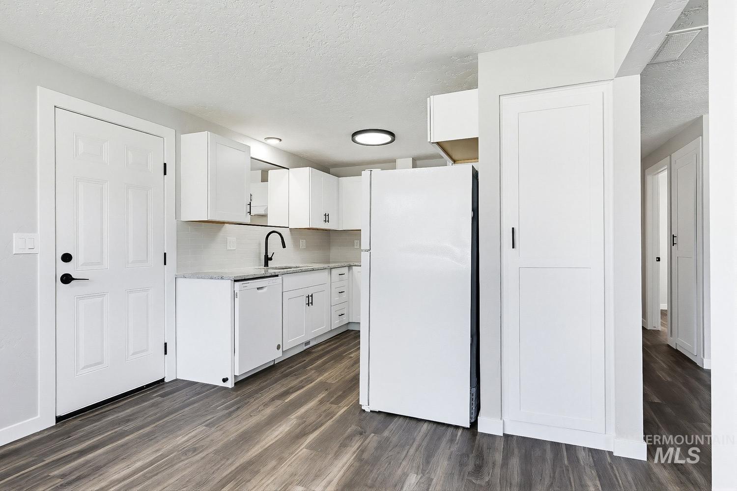 8505 W Canterbury Dr, Boise, Idaho 83704-5604, 3 Bedrooms, 1.5 Bathrooms, Residential For Sale, Price $419,500,MLS 98989100