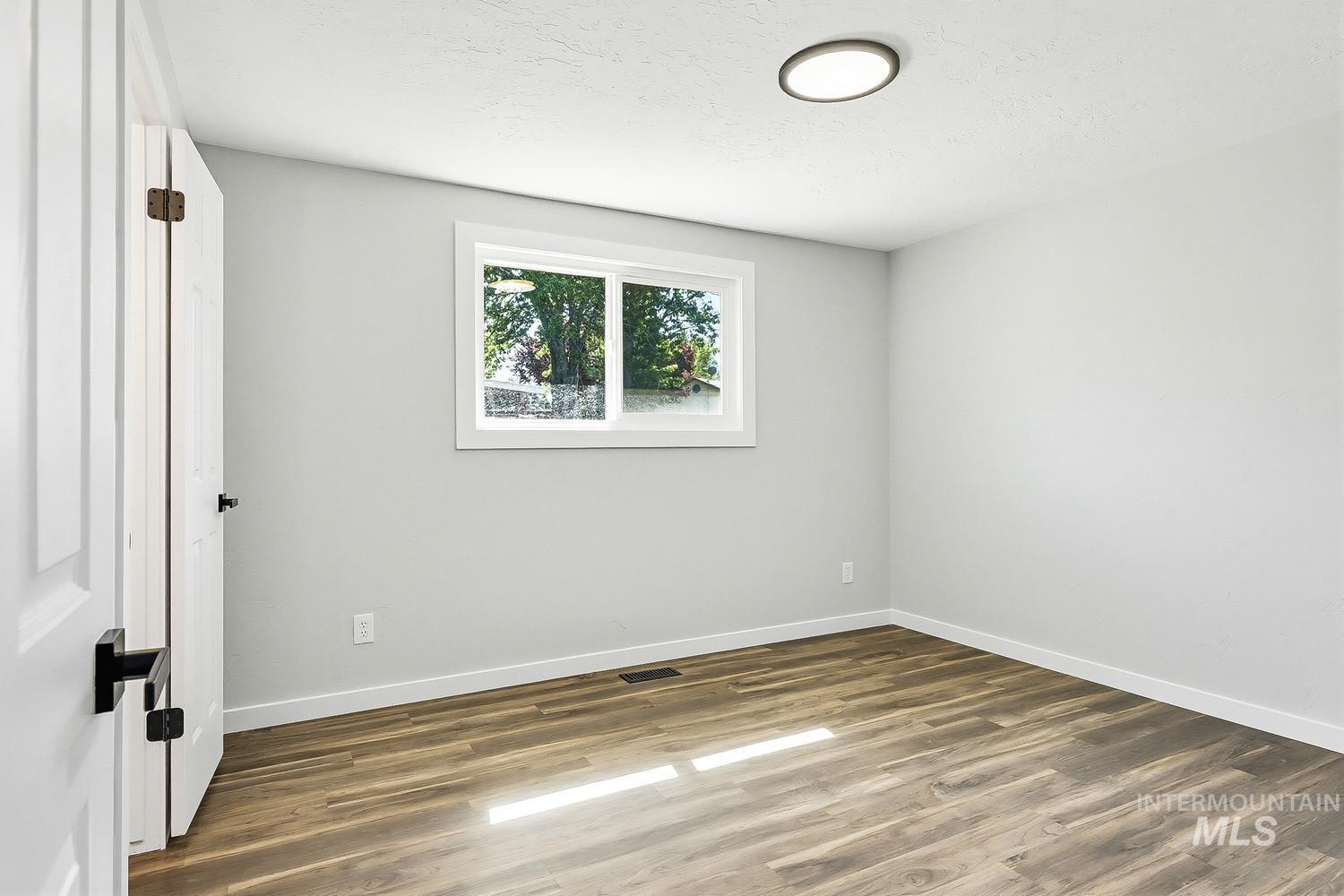 8505 W Canterbury Dr, Boise, Idaho 83704-5604, 3 Bedrooms, 1.5 Bathrooms, Residential For Sale, Price $425,000,MLS 98989100