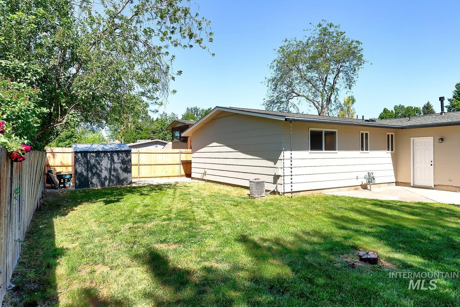 8505 W Canterbury Dr, Boise, Idaho 83704-5604, 3 Bedrooms, 1.5 Bathrooms, Residential For Sale, Price $425,000,MLS 98989100