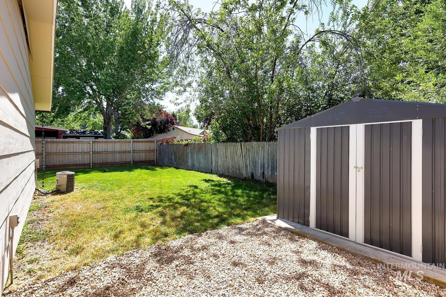 8505 W Canterbury Dr, Boise, Idaho 83704-5604, 3 Bedrooms, 1.5 Bathrooms, Residential For Sale, Price $425,000,MLS 98989100