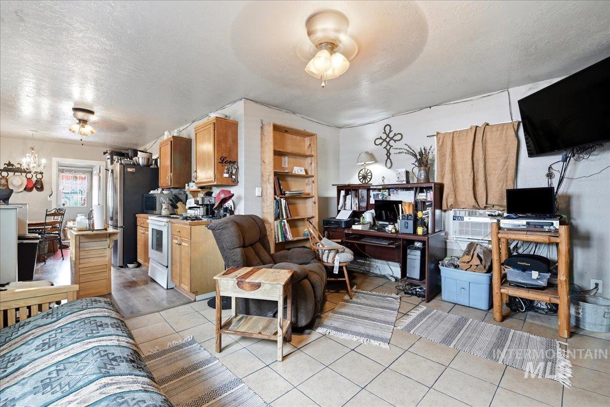 320 N Boise Ave, Emmett, Idaho 83617, 2 Bedrooms, 1 Bathroom, Residential For Sale, Price $265,000, 98989101