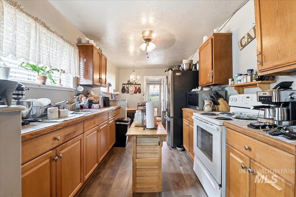 320 N Boise Ave, Emmett, Idaho 83617, 2 Bedrooms, 1 Bathroom, Residential For Sale, Price $265,000, 98989101