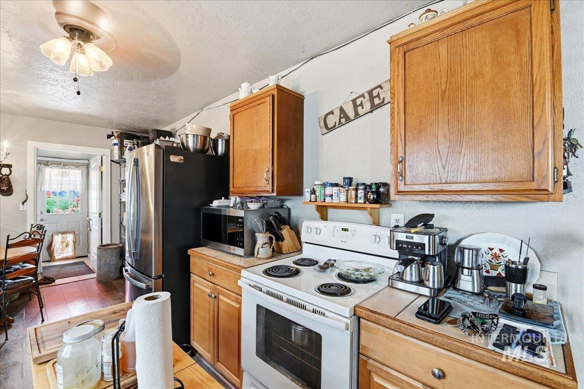 320 N Boise Ave, Emmett, Idaho 83617, 2 Bedrooms, 1 Bathroom, Residential For Sale, Price $265,000, 98989101