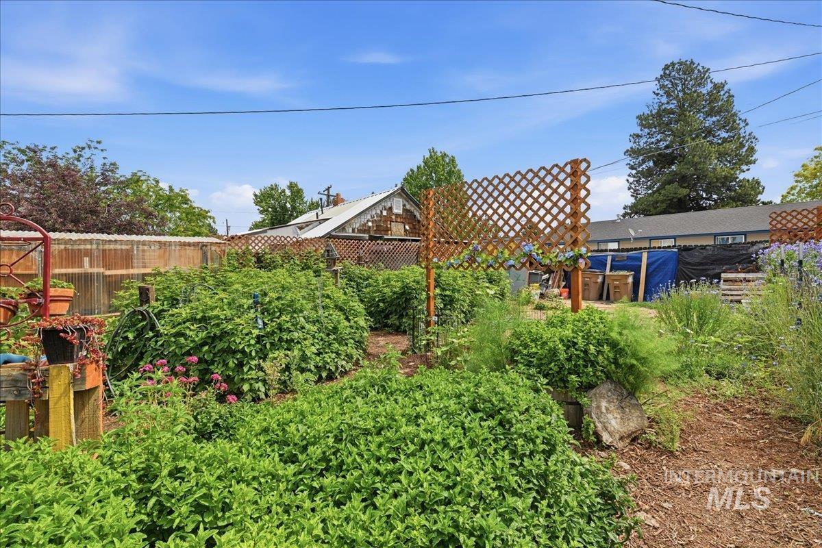 320 N Boise Ave, Emmett, Idaho 83617, 2 Bedrooms, 1 Bathroom, Residential For Sale, Price $265,000, 98989101