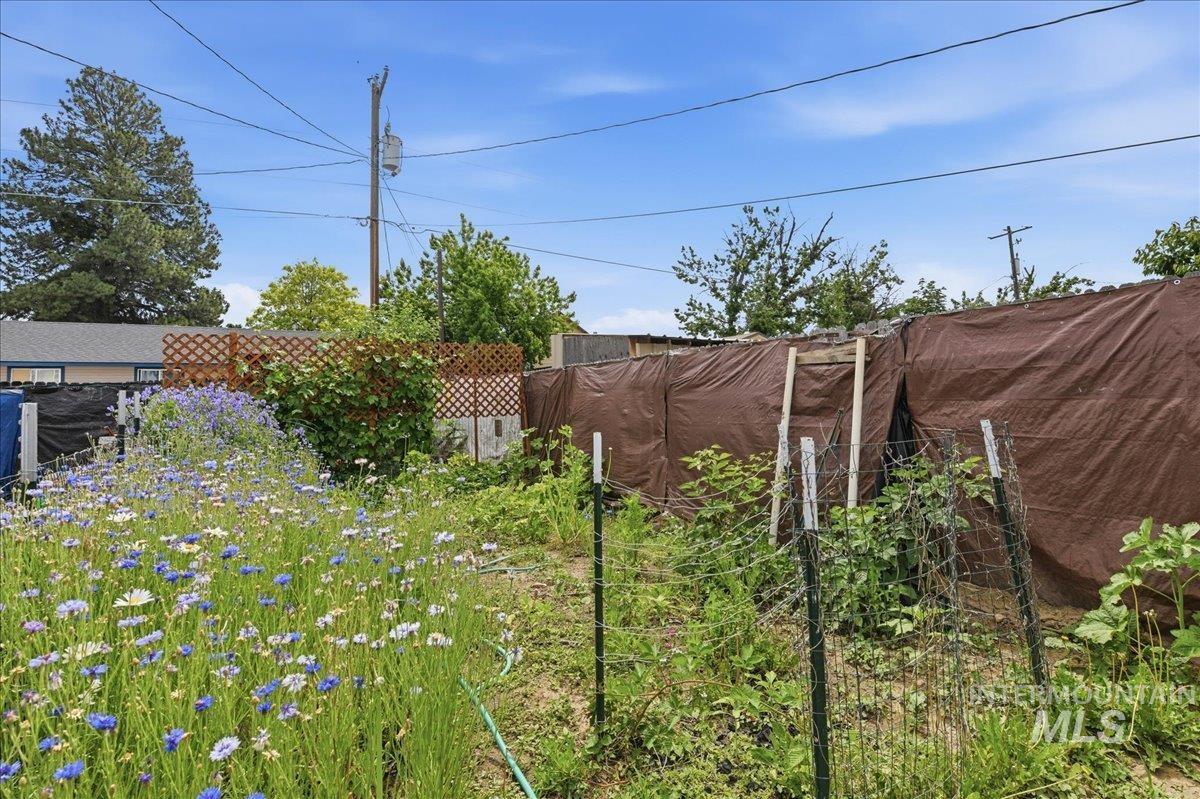 320 N Boise Ave, Emmett, Idaho 83617, 2 Bedrooms, 1 Bathroom, Residential For Sale, Price $265,000, 98989101